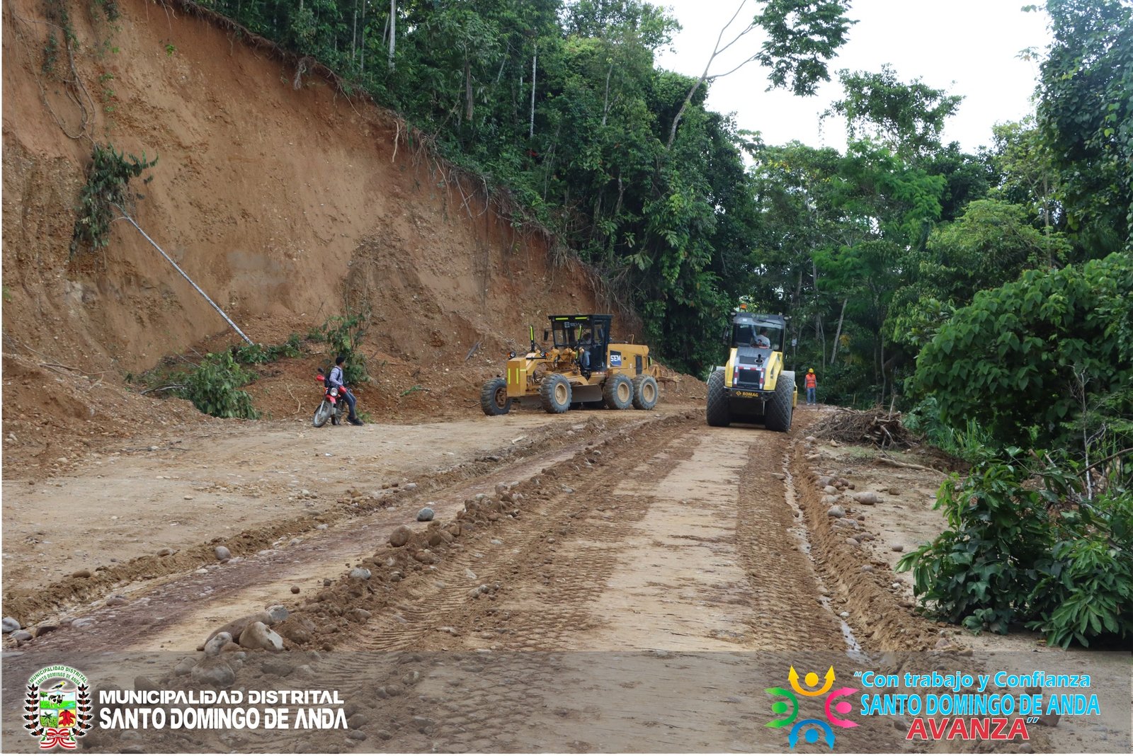 Municipalidad Distrital de Santo Domingo de Anda Municipalidad y Devida vienen realizando mejoramiento de 17 km. de carretera de Pacae a caserío Tacna.